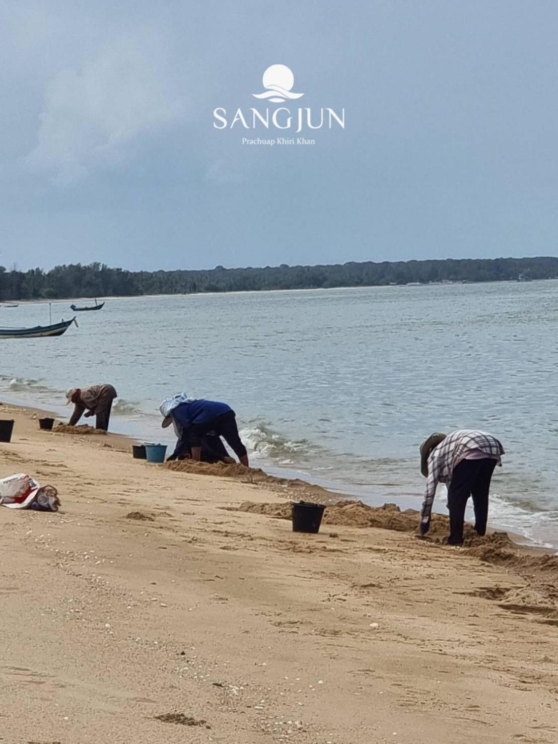 Sangjun On Beach Resort Bang Saphan Exterior photo