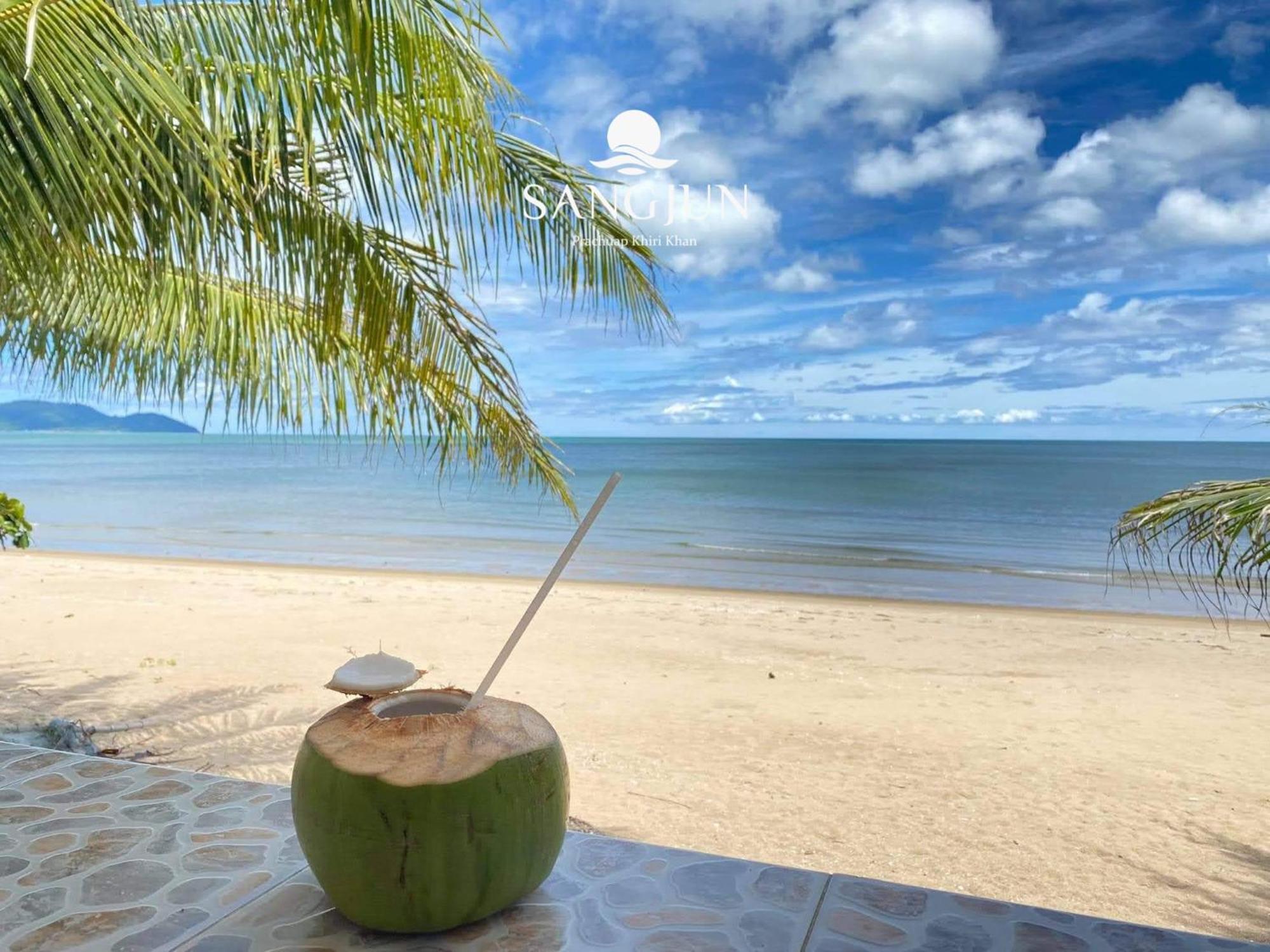 Sangjun On Beach Resort Bang Saphan Exterior photo