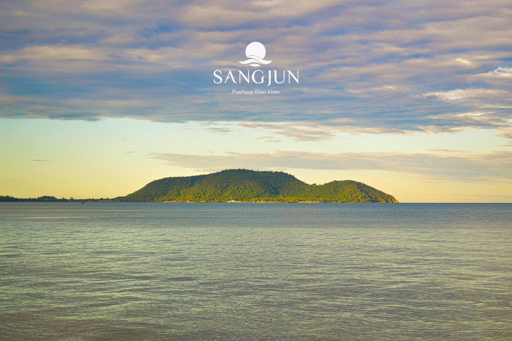 Sangjun On Beach Resort Bang Saphan Exterior photo