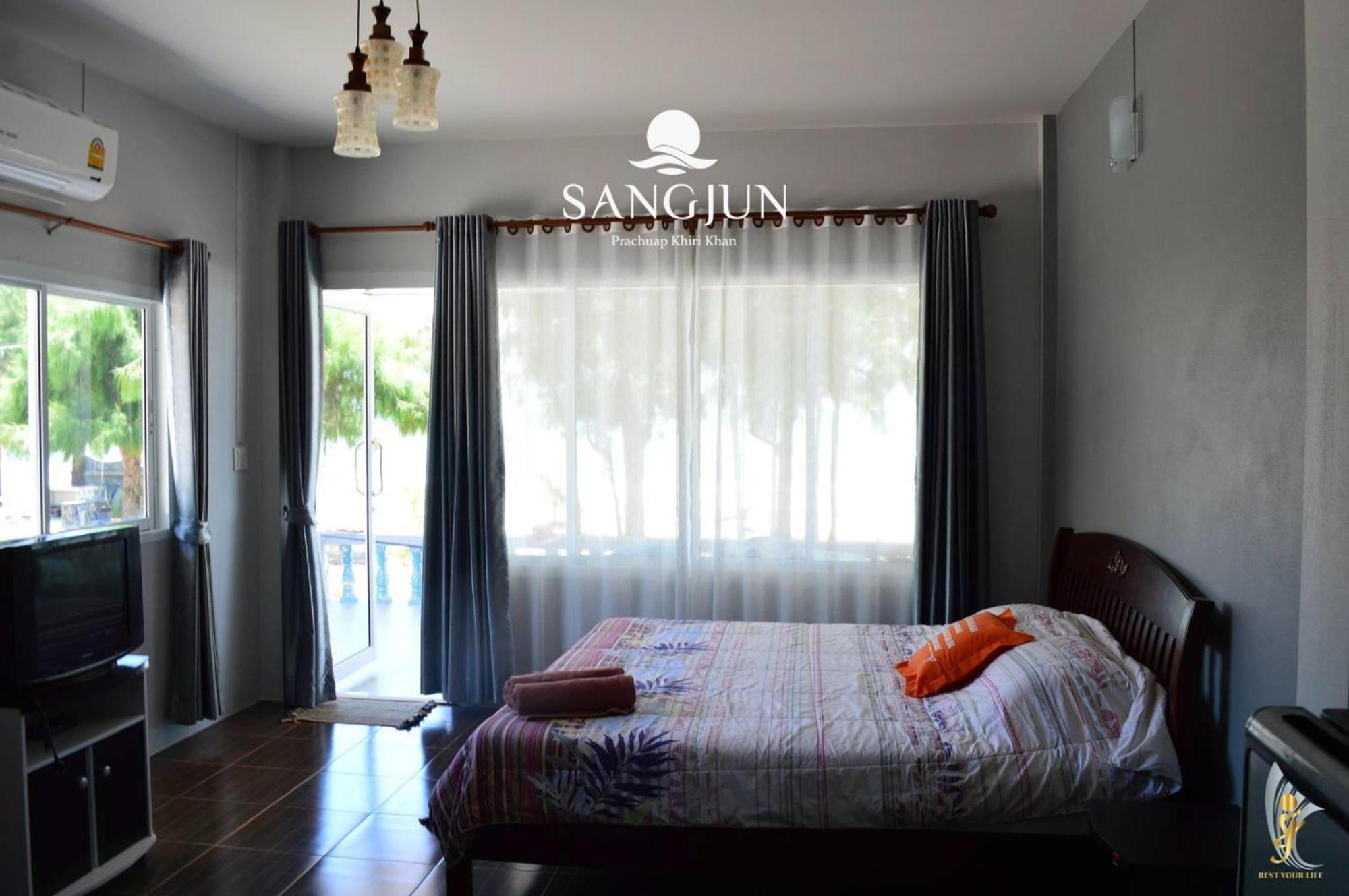 Sangjun On Beach Resort Bang Saphan Exterior photo