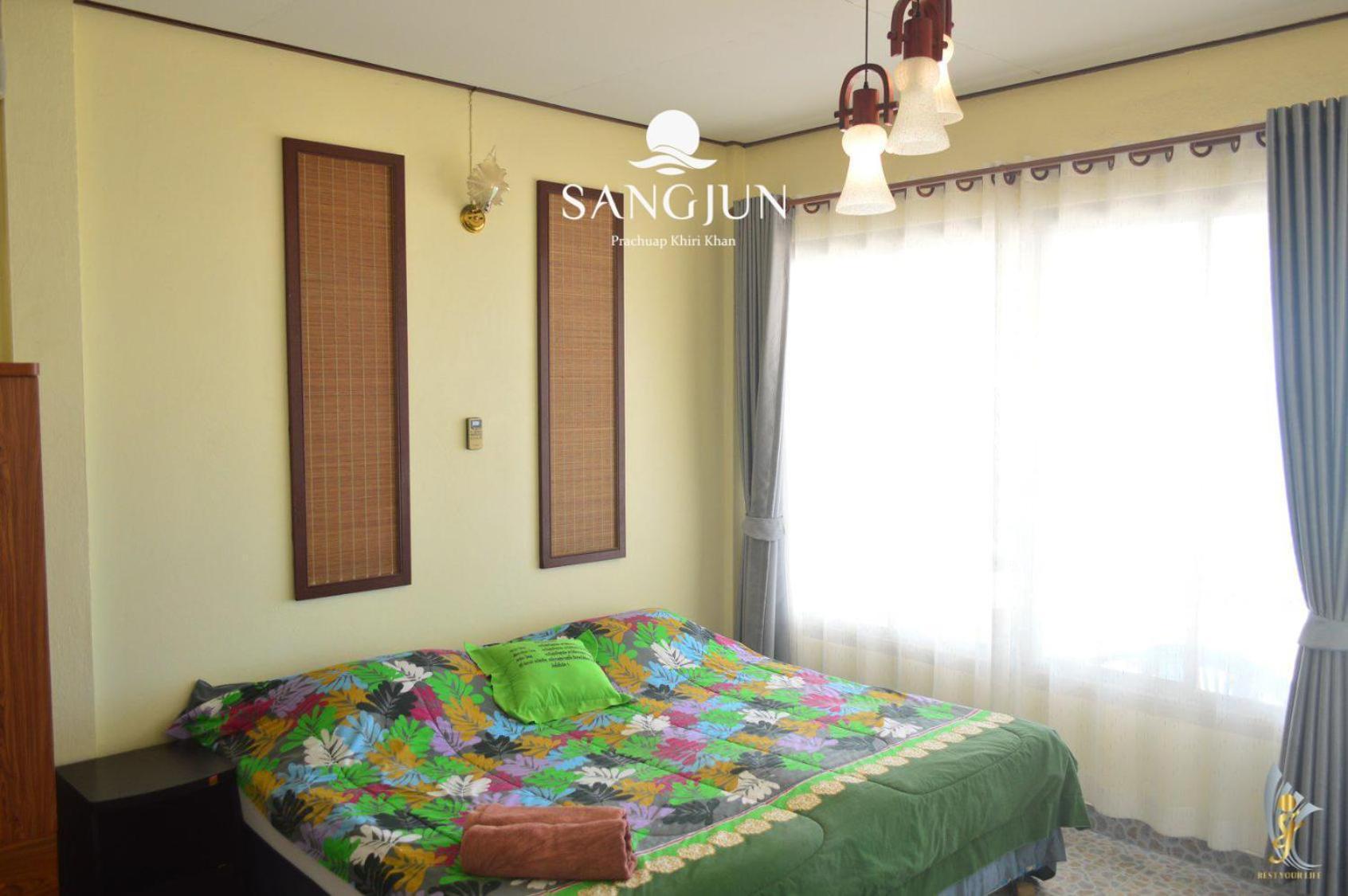 Sangjun On Beach Resort Bang Saphan Exterior photo