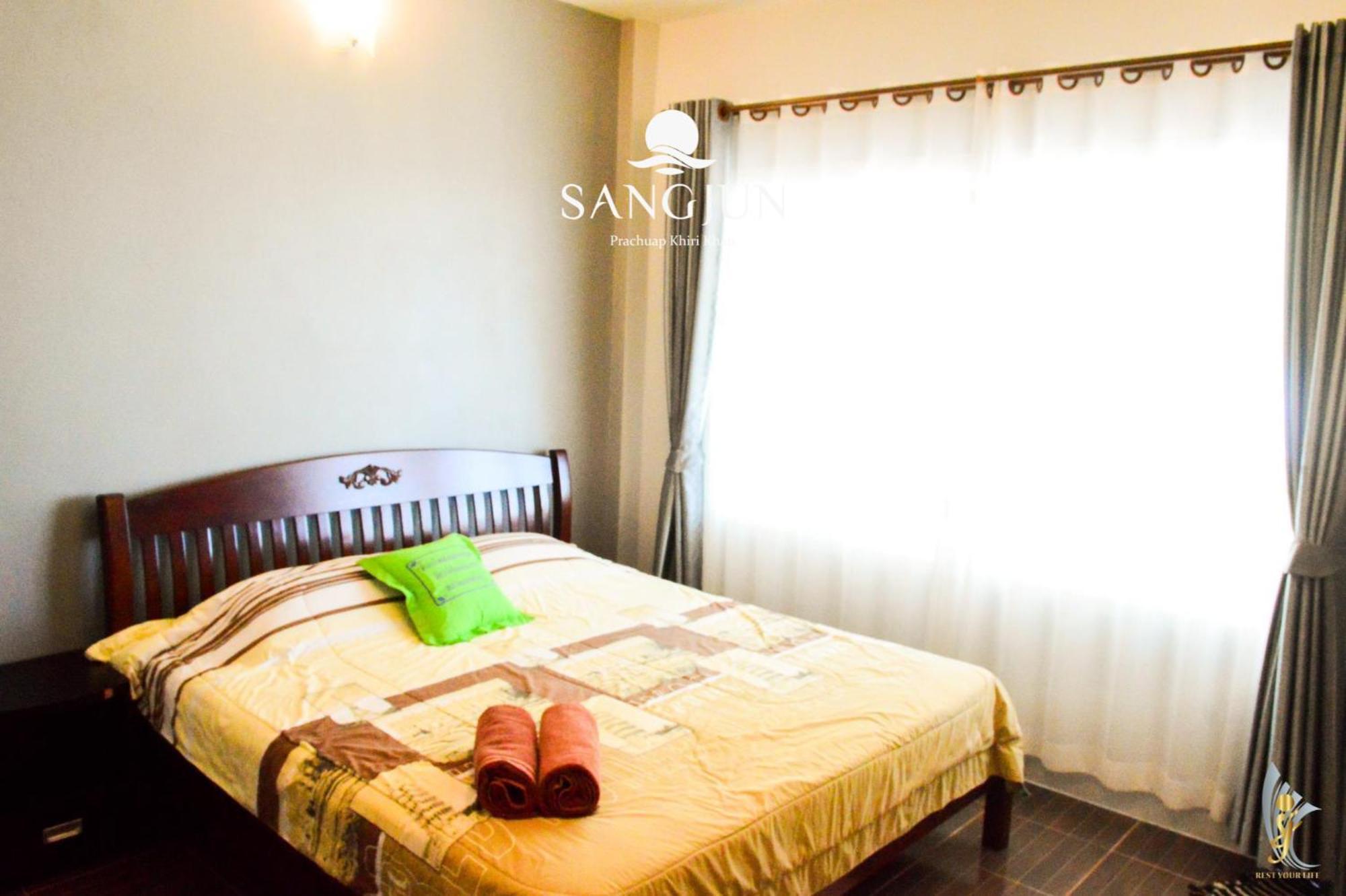 Sangjun On Beach Resort Bang Saphan Exterior photo
