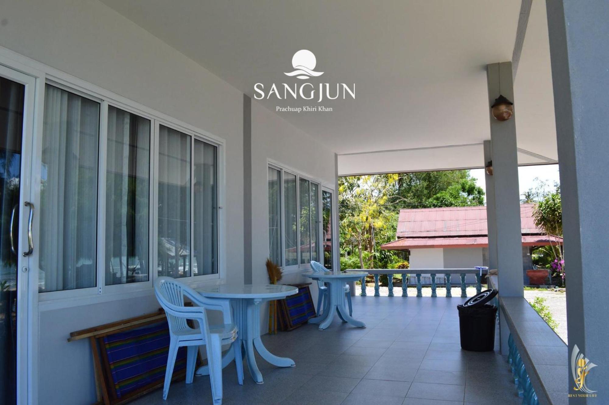 Sangjun On Beach Resort Bang Saphan Exterior photo