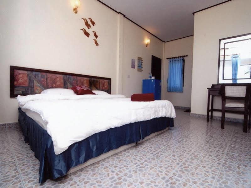 Sangjun On Beach Resort Bang Saphan Exterior photo